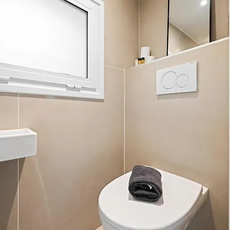 Vieux - Dernier Etage Climatise شقة نيس